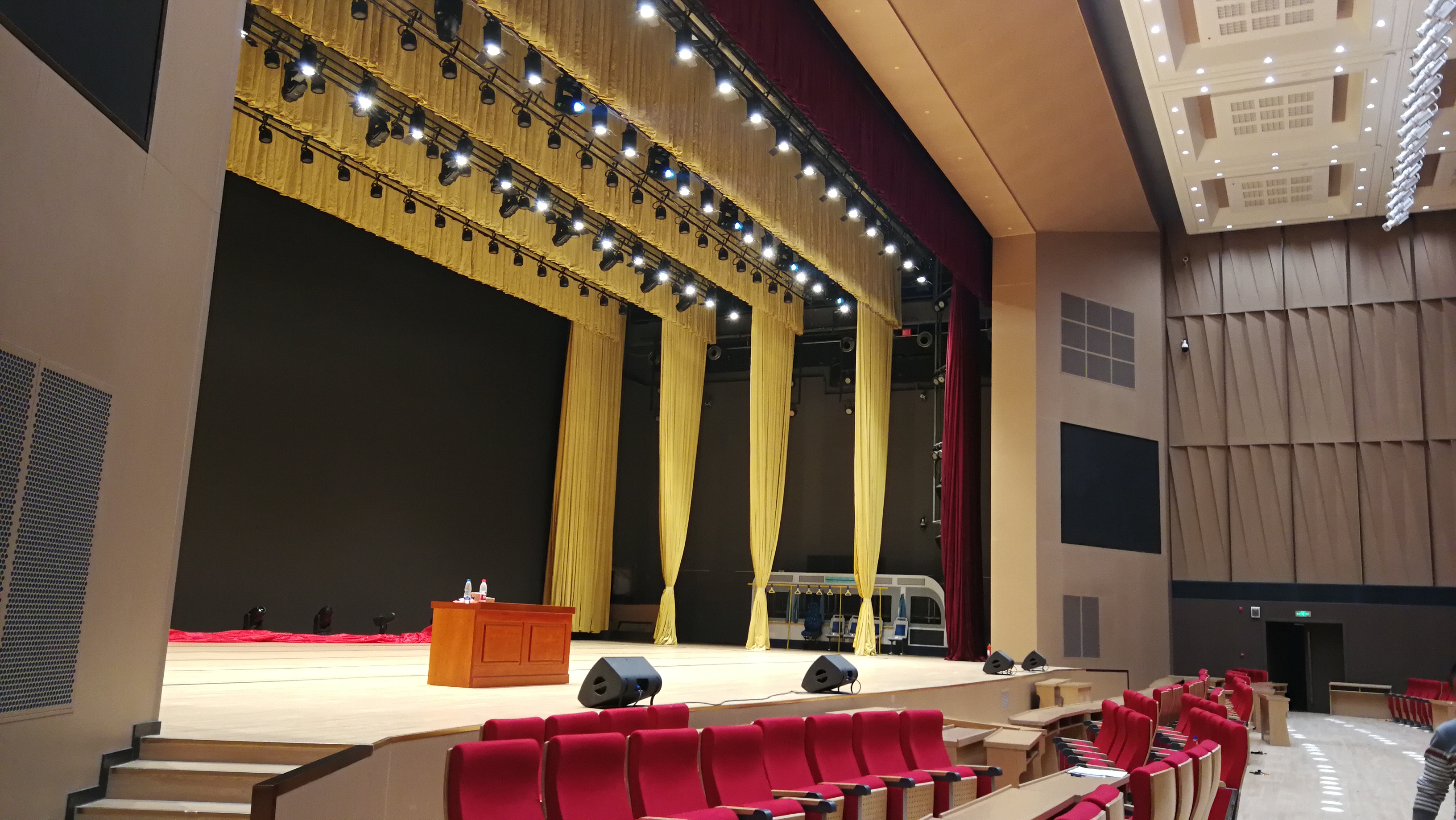 山東濱州市黃河三角洲農(nóng)產(chǎn)品交易服務(wù)中心劇場順利竣工